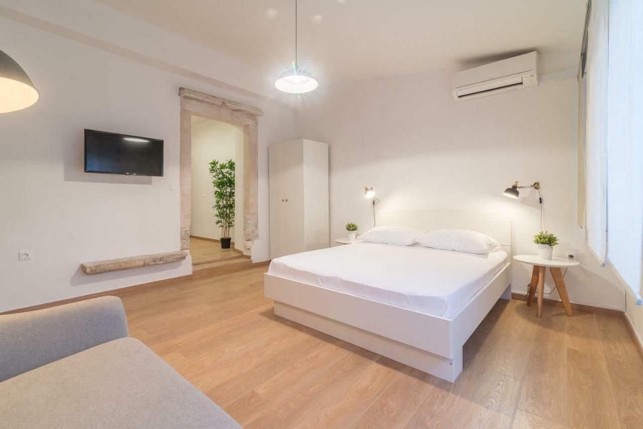 Studios & Apartments Porto ザダル エクステリア 写真