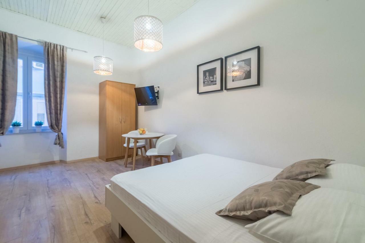 Studios & Apartments Porto ザダル エクステリア 写真